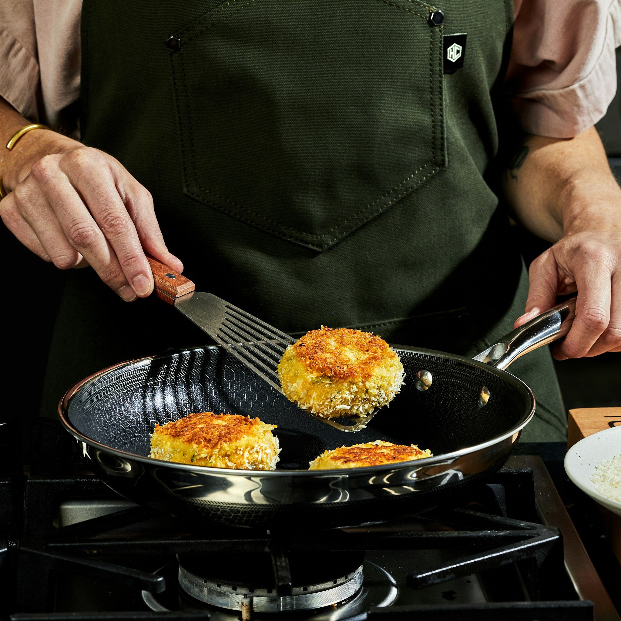 Hybrid Fry Pan with Lid, 10" - Image 6