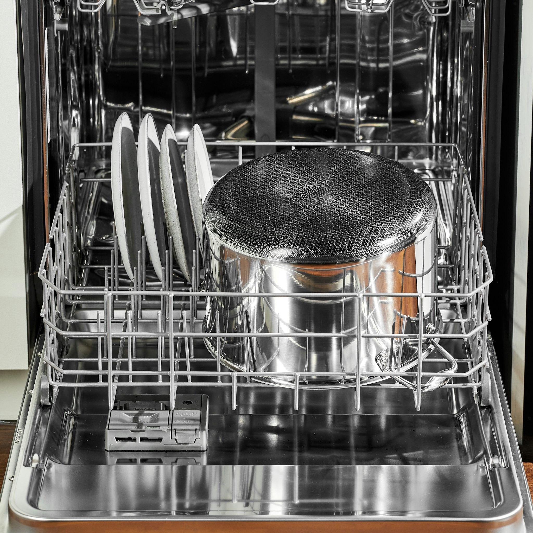 Hybrid Stock Pot with Lid, 10-Qt - Image 7