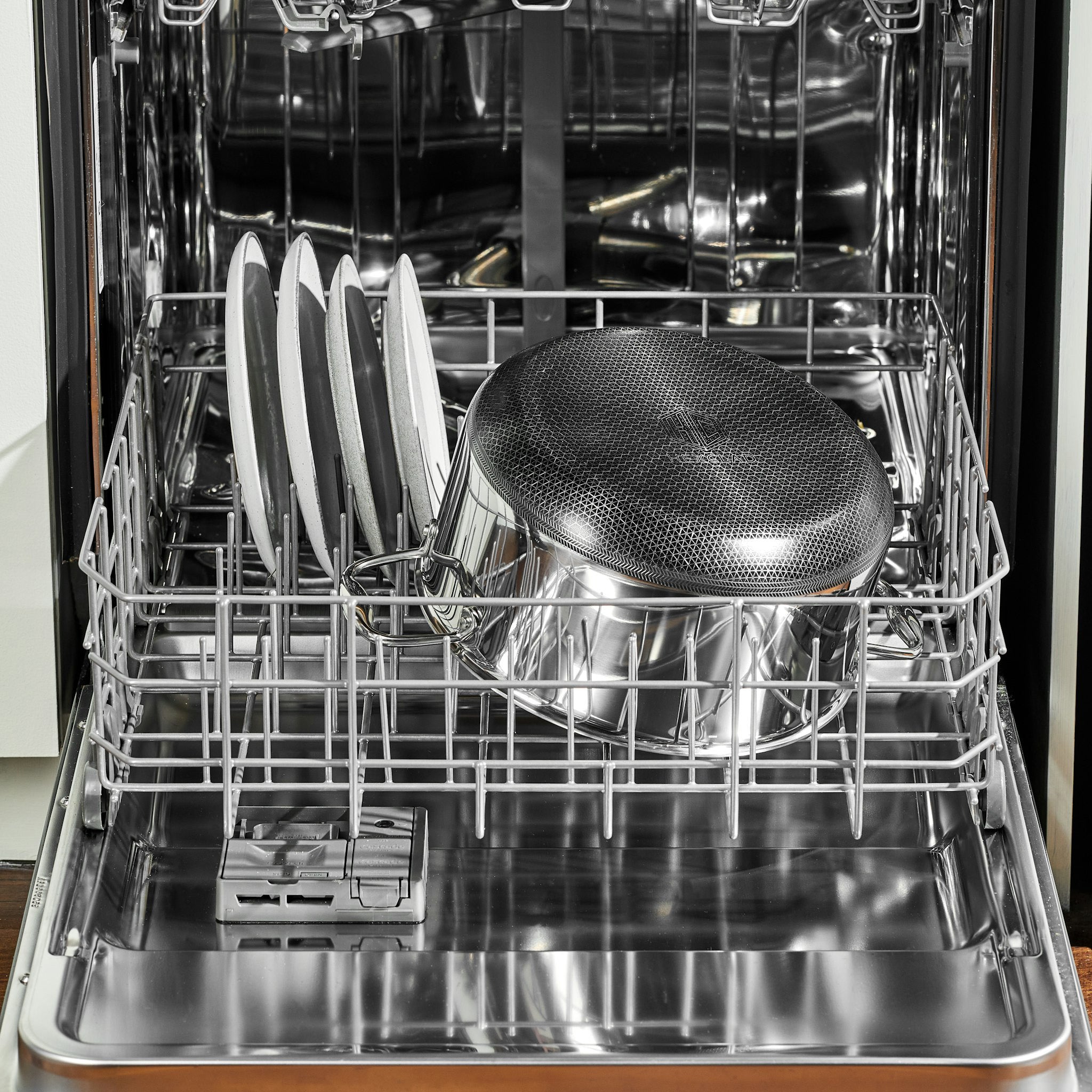 Hybrid Stock Pot With Lid, 8-Qt - Image 7