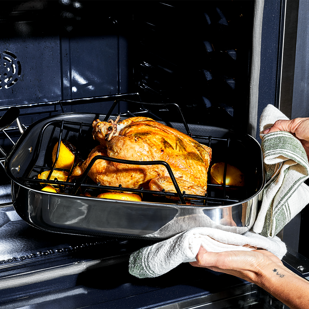 Small Hybrid Roasting Pan with Rack - Image 8